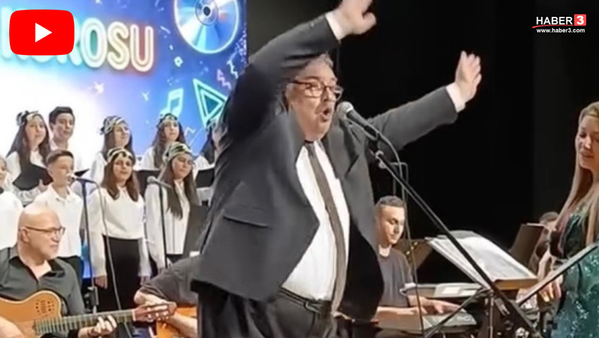 Gözlerinizi kapatsanız Barış Manço sahnede dersiniz! Okul müdüründen sosyal medyayı yıkan performans