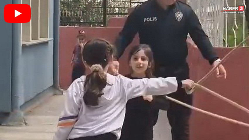 Zonguldak'ta ''polis amca'' sürprizi: Teneffüste çocuklarla ip atlayan polis gönülleri fethetti!