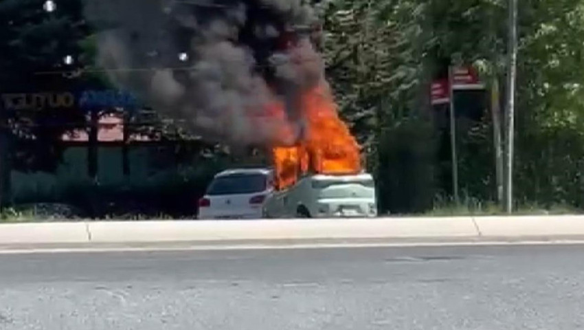 İstanbul'da park halindeki elektrikli otomobil alev alev yandı