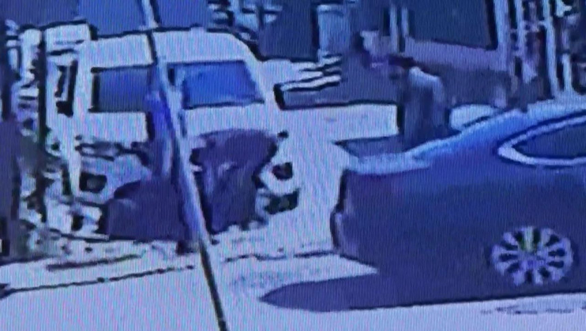 Husumetlisini sokak ortasında vuran saldırgan vicdana geldi! İlk yardımı kendisi yaptı - Resim: 2