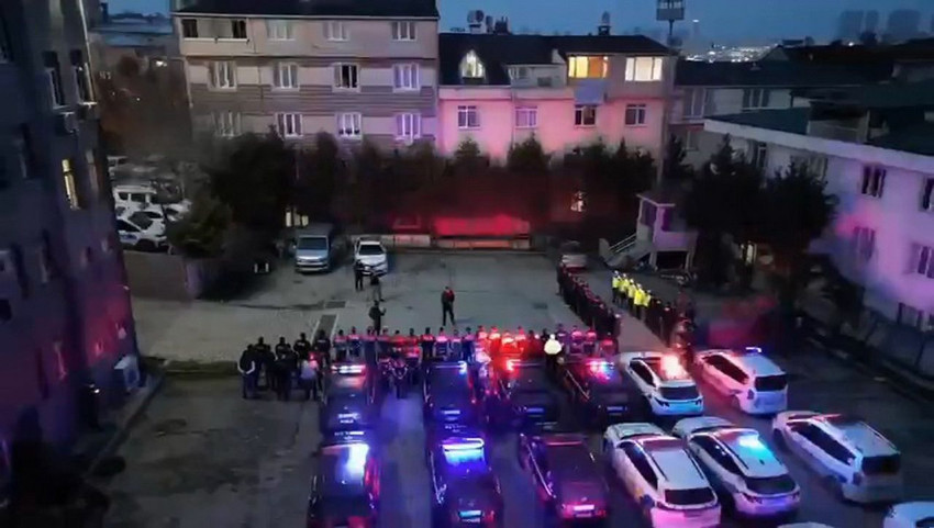 İstanbul'un sahte polisleri yakalandı: Üzerlerinden çıkanlar şoke etti - Resim: 4