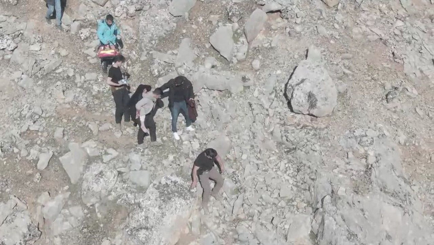 Kayıp olarak aranan kız çocuğu dron ile bulundu - Resim: 3