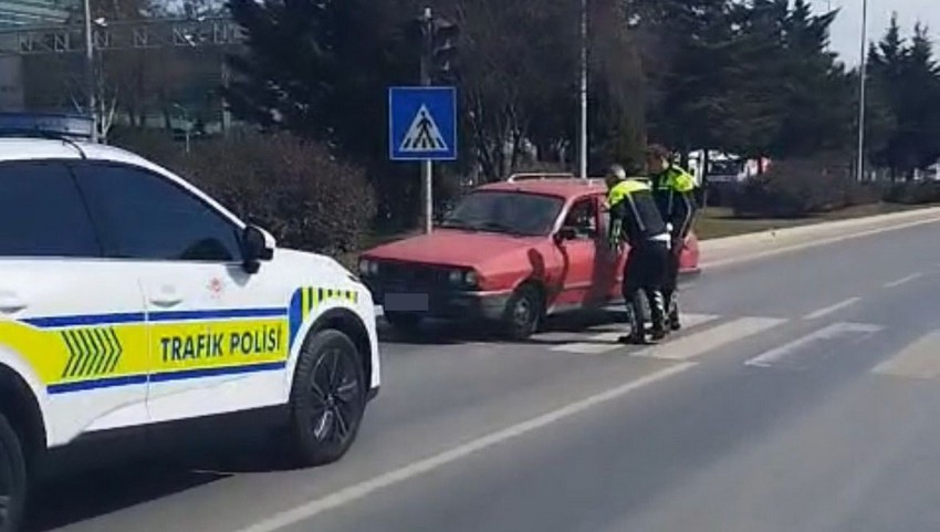 Ters yöndeki aracı durduran polis bir faciayı önledi - Resim: 1
