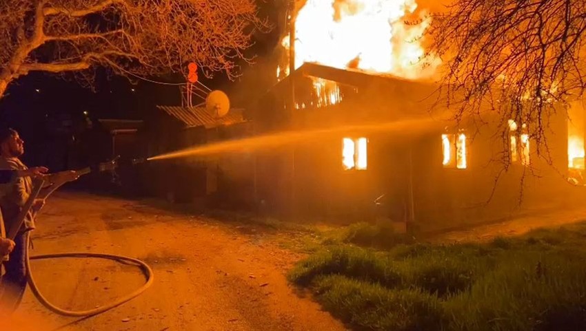 Mudanya'da elektrikdireği faciası: 18 ev alevlere teslim oldu - Resim: 1