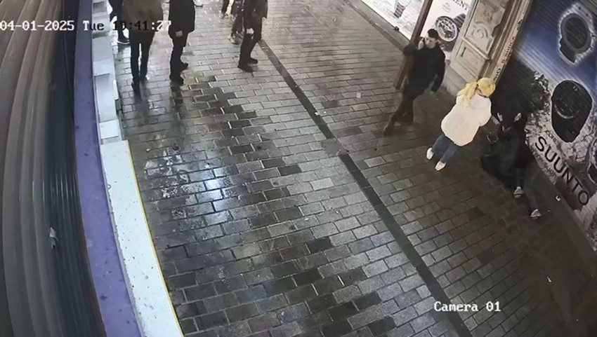 İstanbul'un göbeğinde sokak ortasında kadına şiddet - Resim: 4