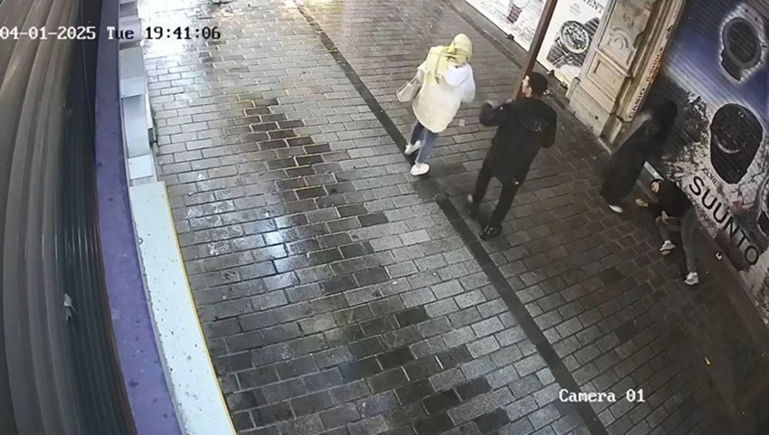 İstanbul'un göbeğinde sokak ortasında kadına şiddet - Resim: 3