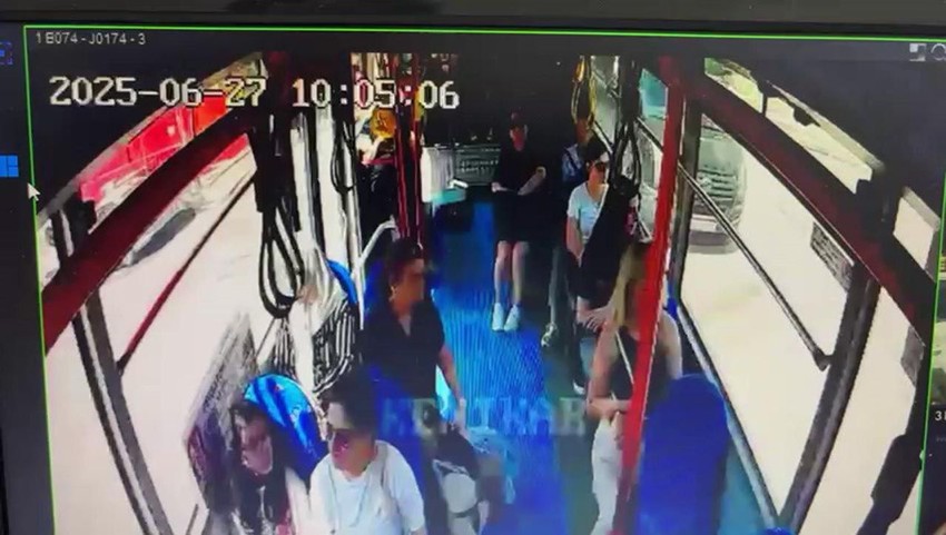 Halk otobüsünde etek altı taciz iddiası: Eski hakim gözaltına alındı - Resim: 1