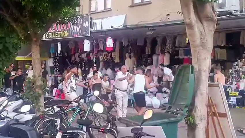 Tuistler ile esnaf birbirine girdi: Taş ve sopalar havada uçuştu - Resim: 2