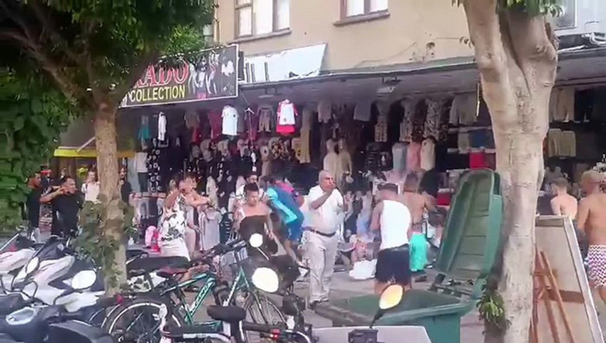 Tuistler ile esnaf birbirine girdi: Taş ve sopalar havada uçuştu - Resim: 3