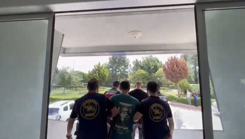 İstanbul'da yine bir motosikletli silahlı saldırı: Çocuk yaştaki 3 şüpheli yakalandı! - Resim: 3