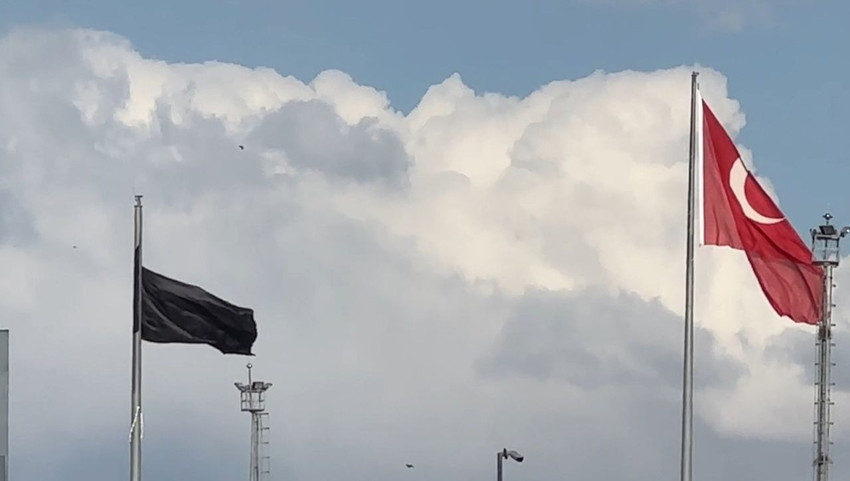 Türkiye ile İran arasındaki sınır kapısına ''Siyah Bayrak'' asıldı, kısıtlamalar başladı! - Resim: 1