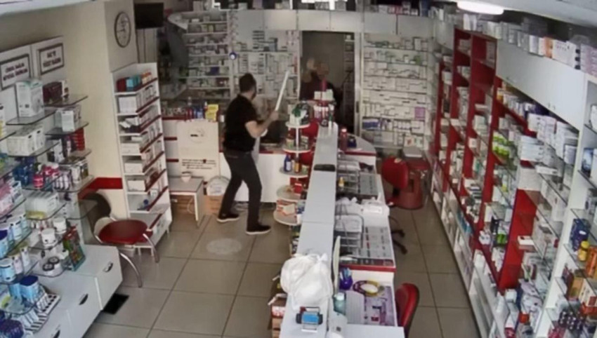 Eczacı kalfasına ''muadil ilaç'' dayağı! Önce sopa ardından bıçakla saldırdı - Resim: 2
