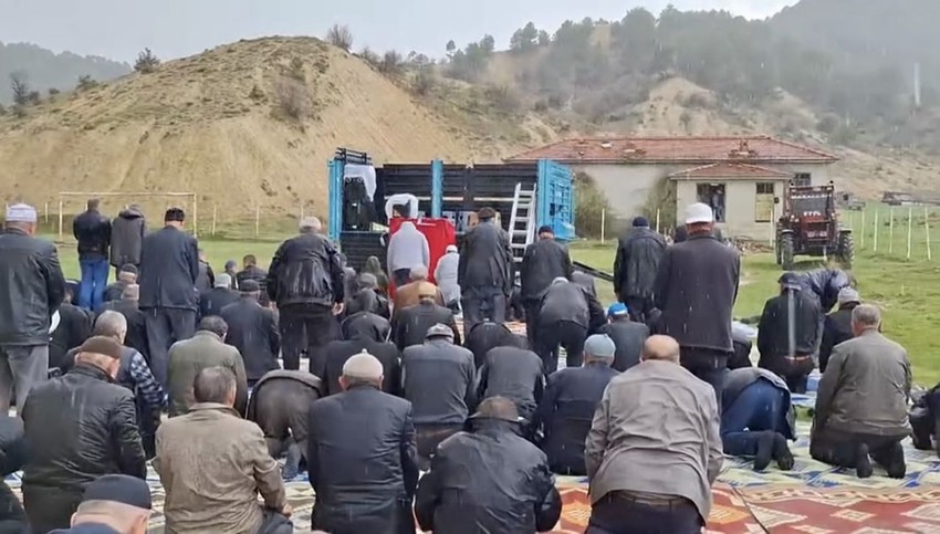 Köylünün yağmur duası sonrasında köyü sel aldı - Resim: 2