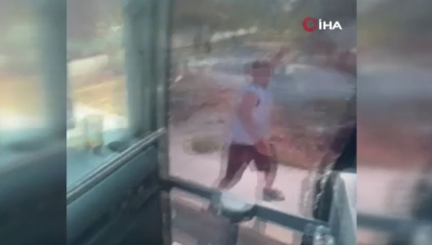 Trafik teröristleri bu sefer de turist otobüsüne saldırdı - Resim: 4