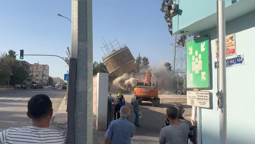 Evlenmek ya da iş isteyenlerin çıktığı yarım asırlık su kulesi yıkıldı - Resim: 2