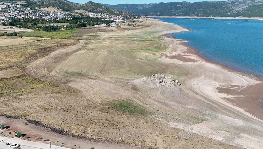 Kuraklık harita değiştirmeye devam ediyor: Sular çekildi Türkiye'nin adası kara parçası oldu - Resim: 3