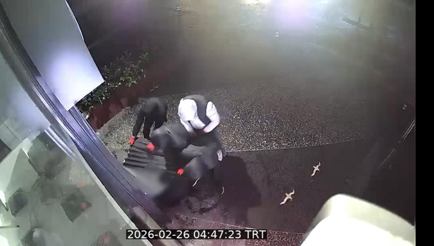 İstanbul'da 120 saniyede 18 milyon TL'lik soygun! Güvenlik görevlisiyle burun buruna geldiler - Resim: 3