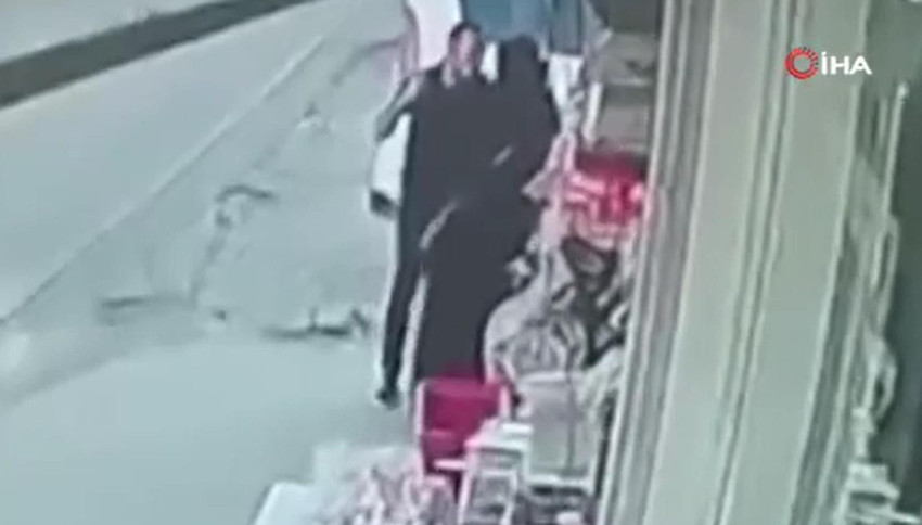 Yine boşanma aşamasında bir cani: İstanbul'da sokak ortasında kadına şiddet kamerada - Resim: 3