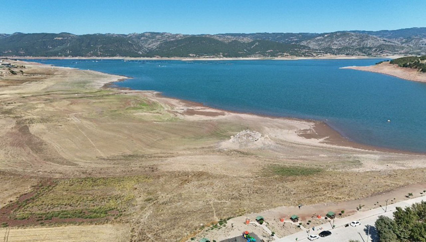 Kuraklık harita değiştirmeye devam ediyor: Sular çekildi Türkiye'nin adası kara parçası oldu - Resim: 2