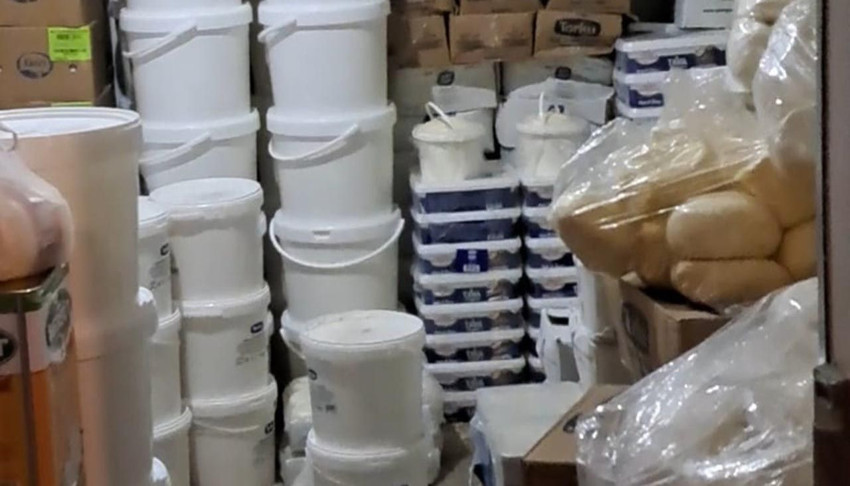 Depodan tonlarca tarihi geçmiş gıda fışkırdı! - Resim: 3