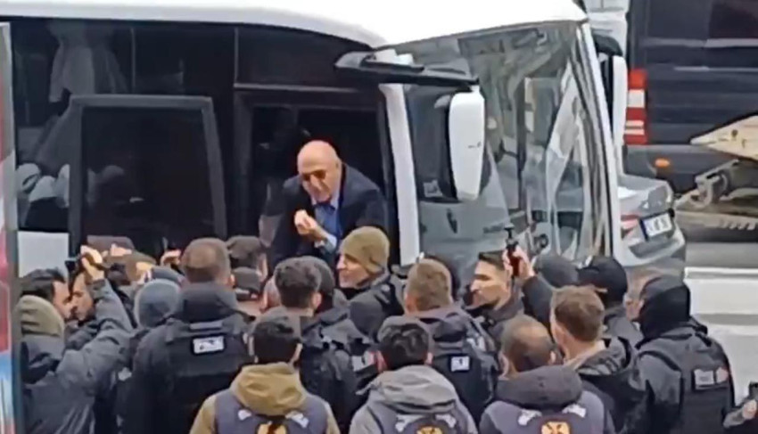 Eylem nerede Mahmut Tanal orada: Gözaltıları engellemek için polis aracına çıktı - Resim: 3