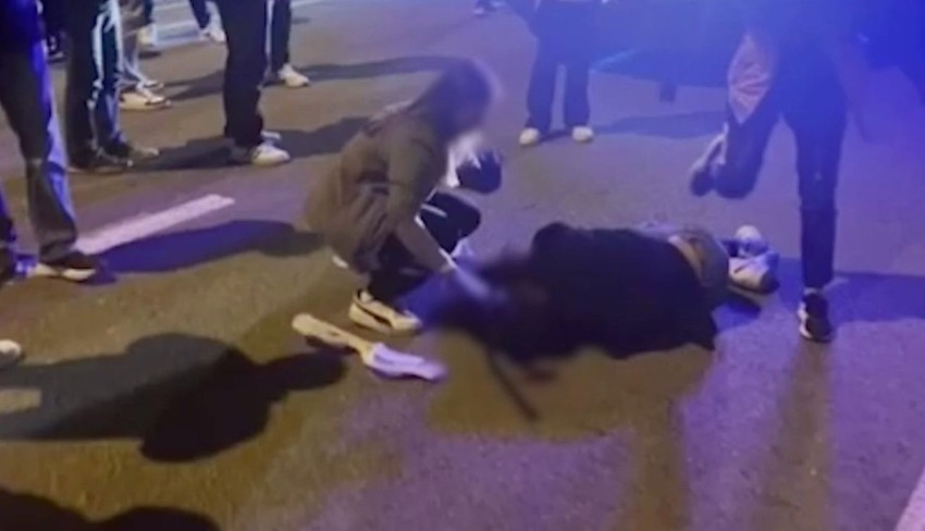 Sokak ortasında 3 suç makinesinden genç kadına taciz - Resim: 1