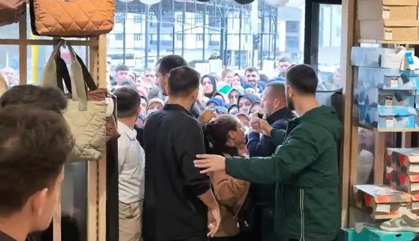 İndirime hücum! 10 TL'ye satılan ürünler izdihama yol açtı - Resim: 3