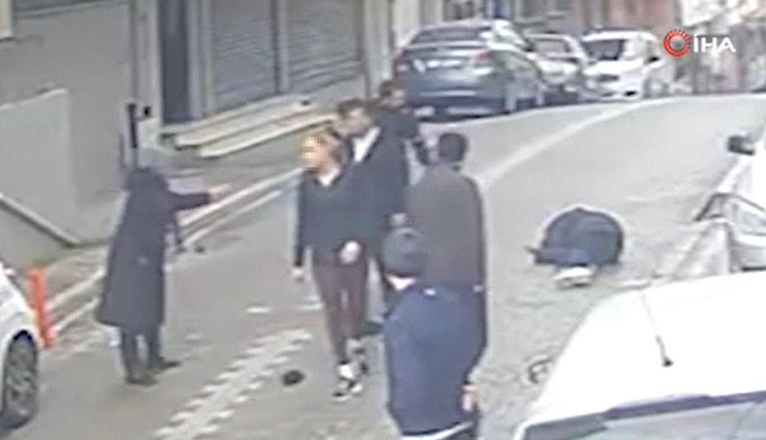 Kadınların sosyal medya kavgası sokağa taşındı: Döve döve bayılttılar! - Resim: 4