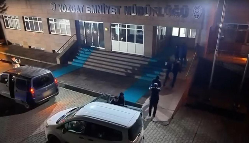 Boş yolcu otobüsü durduruldu; bagajı açan ekipler şaşkına döndü - Resim: 2