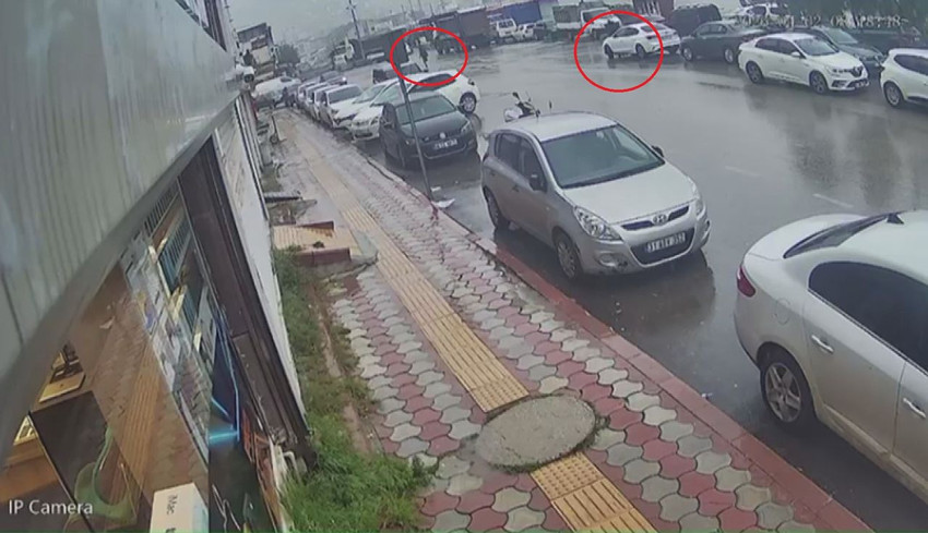 Kuyumcu ile kapkaççının kovalamacası kamerada... Kapkaççıyı metrelerce kovaladı! - Resim: 2