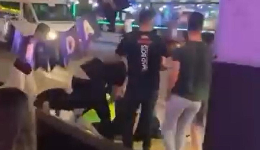 Tatil cennetimiz Marmaris'te kadın turistlere tekme tokat saldırı - Resim: 2