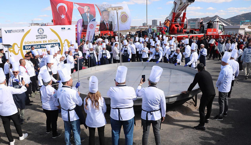 Sucuğun başkentinde sucuklu yumurtayla dünya rekoru kırıldı - Resim: 2