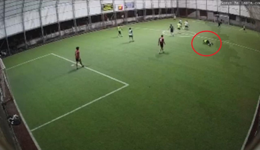 Bir anda yere yığıldı... Halı sahada kahreden ölüm - Resim: 4