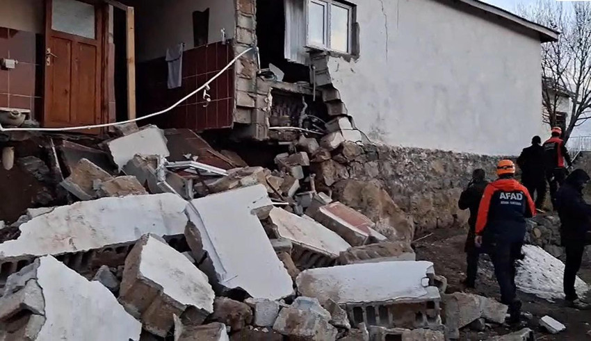 Ağrı'da 4.3 büyüklüğünde deprem! Bazı evlerde hasar var - Resim: 2