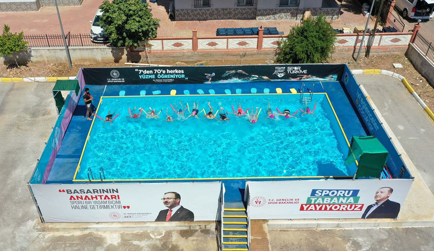 Antalya'nın deniz göremeyen çocuklarını taşıma havuzla suyla buluşturdular - Resim: 1
