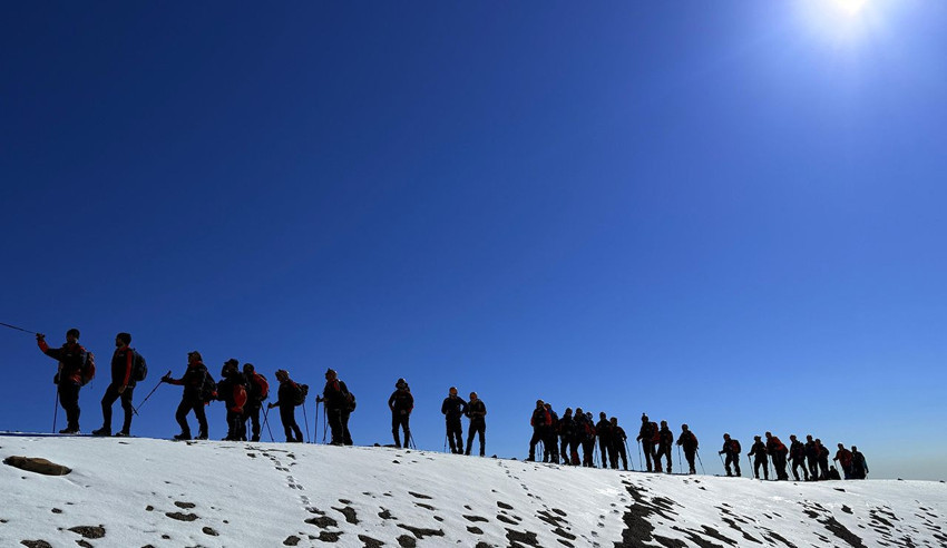 AFAD ekibinden Türkiye'nin zirvesinde nefes kesen tatbikat: İnanılmaz manzara herkesi büyüledi! - Resim: 3