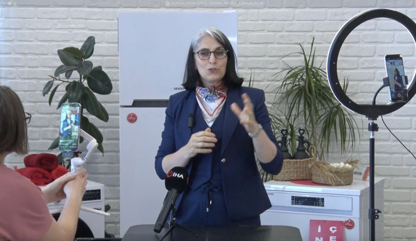 İki çocuk annesi, sırtında taşıdığı beyaz eşyalarla önce patron ardından fenomen oldu - Resim: 1