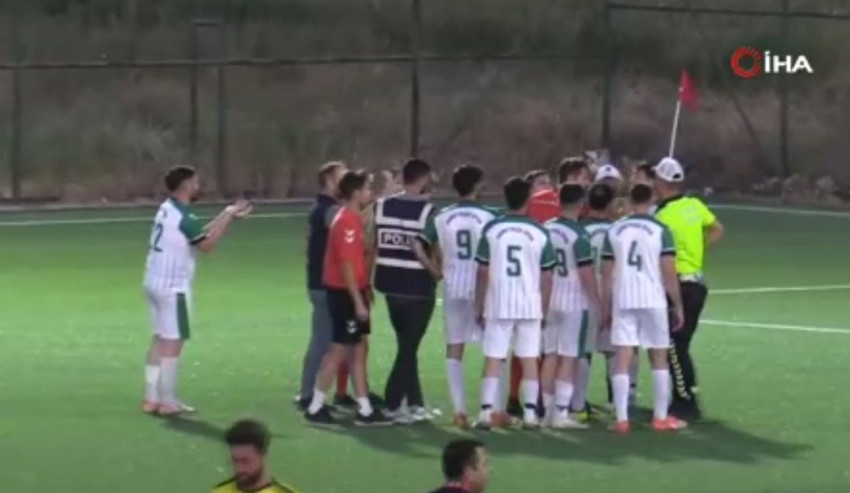 Amatör küme maçında son dakikada gelen gol iptal edildi; ortalık karıştı - Resim: 4