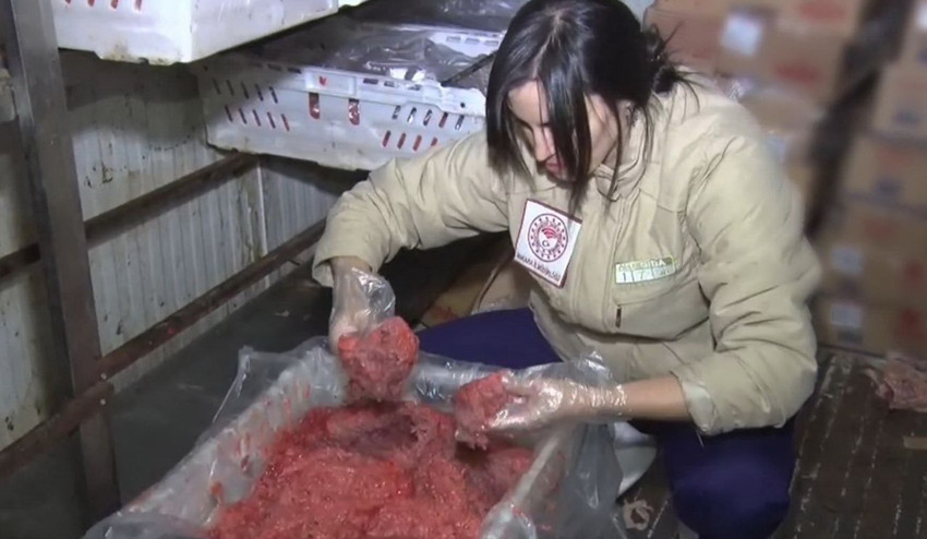 Mide bulandıran operasyon kamerada: Bakın vatandaşa ne yedireceklerdi - Resim: 1