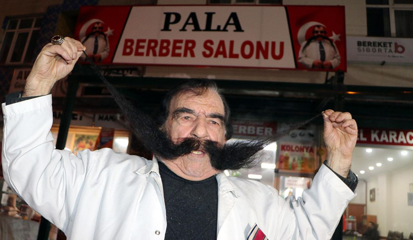 O 60 yıldır kesmediği bıyıklarıyla Türkiye'nin ''pala'' berberi - Resim: 1