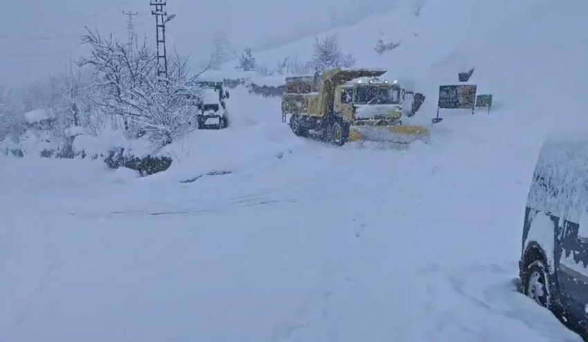 Bir ilimizin üstüne çığ düştü: Kar kalınlığı 2 metre - Resim: 4