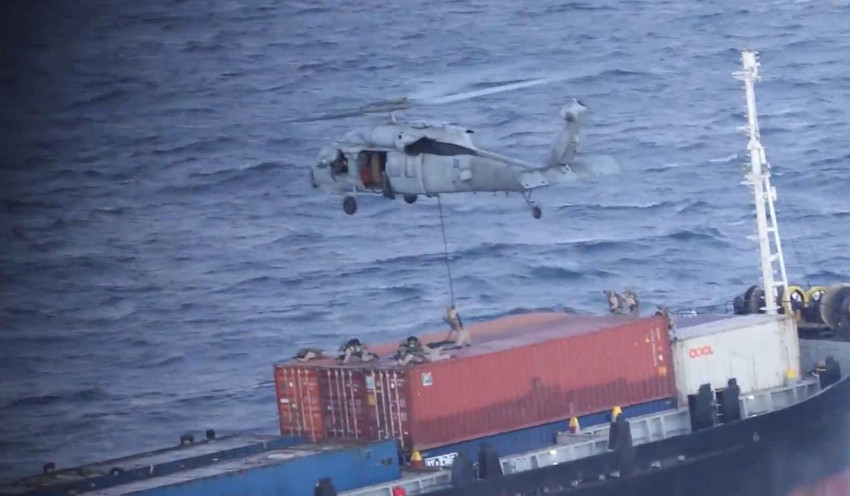 ABD askerleri, Hürmüz Boğazı'nda bir gemiye havadan baskın düzenledi! - Resim: 3