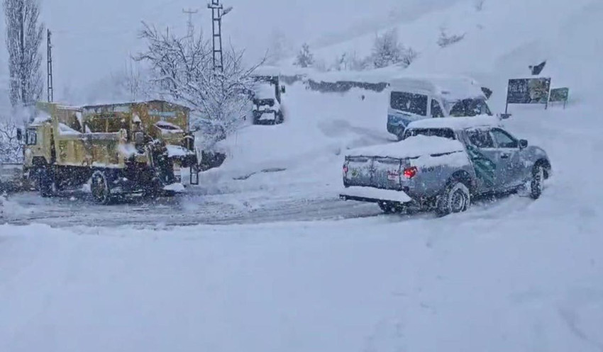 Bir ilimizin üstüne çığ düştü: Kar kalınlığı 2 metre - Resim: 2