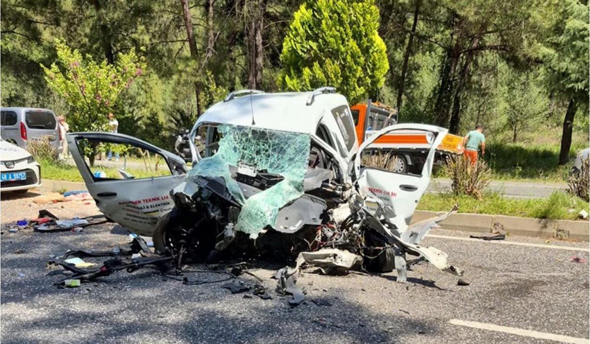Marmaris'te feci kaza! 4 araç birbirine girdi; ölü ve yaralılar var - Resim: 1