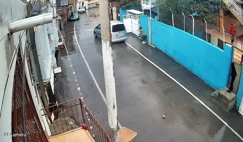 Sokak ortasında dehşet anları: Husumetlisini aracıyla ezip kaçtı! - Resim: 4