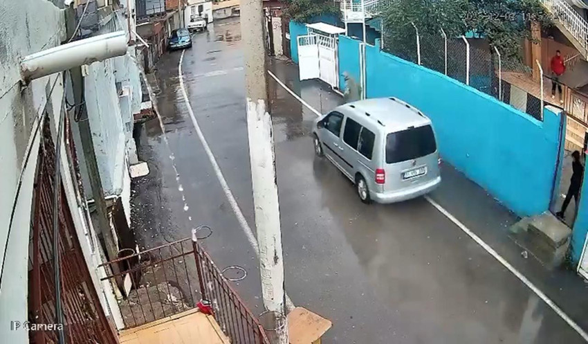 Sokak ortasında dehşet anları: Husumetlisini aracıyla ezip kaçtı! - Resim: 2