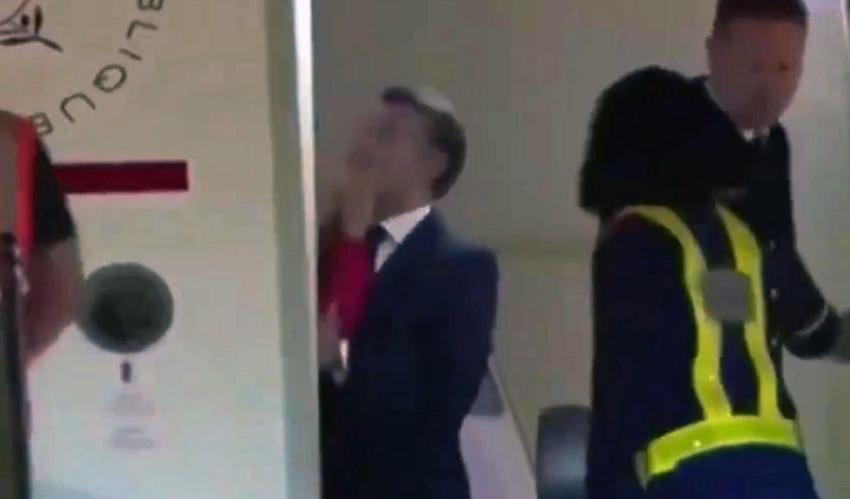 Fransa Cumhurbaşkanı Macron kameralar önünde eşinden tokat yedi - Resim: 3