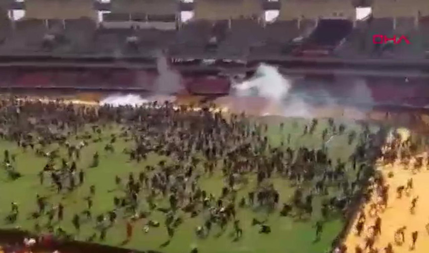 Eski başbakanın cenazesinde ortalık savaşa alanına döndü: Ölü ve yaralılar var - Resim: 2