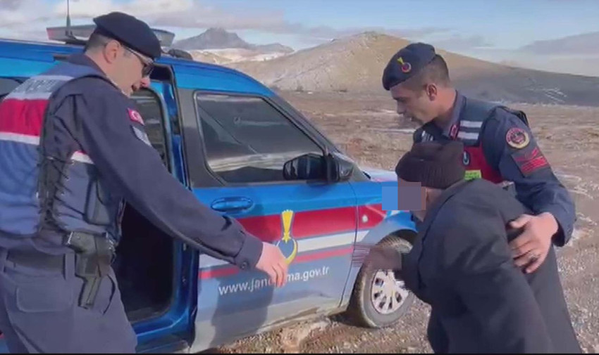 ''Ayakkabılarım çamurlu'' deyip, araca binmek istemedi... - Resim: 3