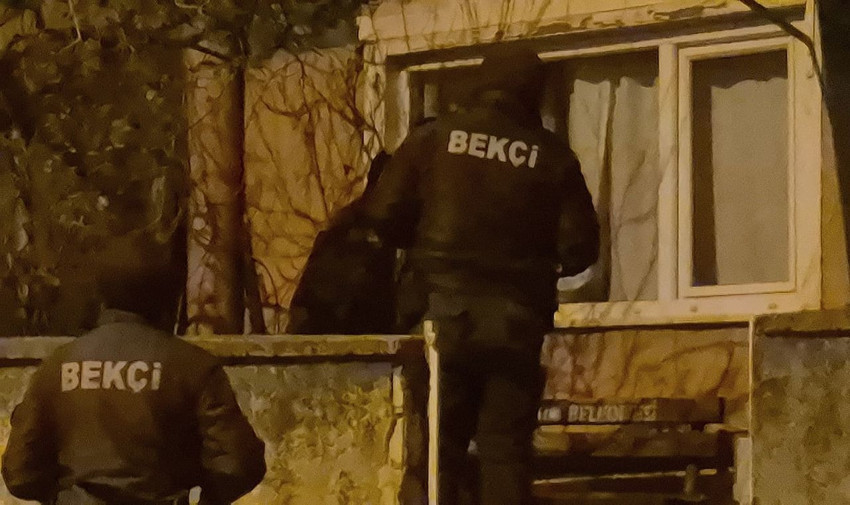 Kendi evine pencereden girmeye çalışınca ortalık bir anda karıştı - Resim: 3